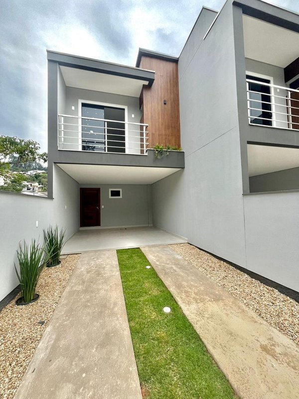 CASA SOBRADO NO POÇO FUNDO Poço fundo Brusque - 