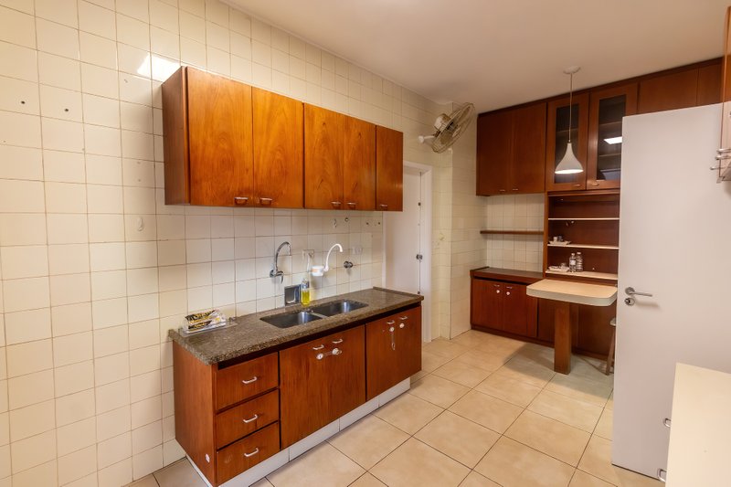 ALUGA-SE LINDO APT 160M2 ITAIM MARAVILHOSO!!! Rua Pedroso Alvarenga São Paulo - 