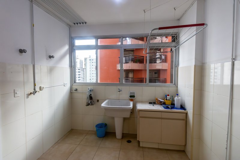 ALUGA-SE LINDO APT 160M2 ITAIM MARAVILHOSO!!! Rua Pedroso Alvarenga São Paulo - 