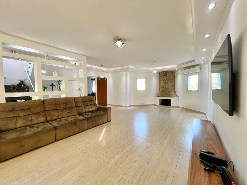Excelente casa para sua família em Alphaville SP Alameda Sarapuí Santana de Parnaíba - 