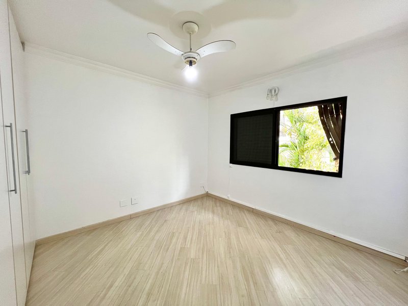 Melville - Casa Sensacional com Excelente localização Rua Ipê Santana de Parnaíba - 