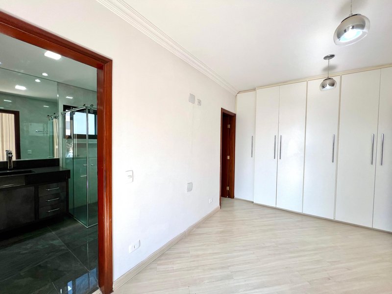 Melville - Casa Sensacional com Excelente localização Rua Ipê Santana de Parnaíba - 