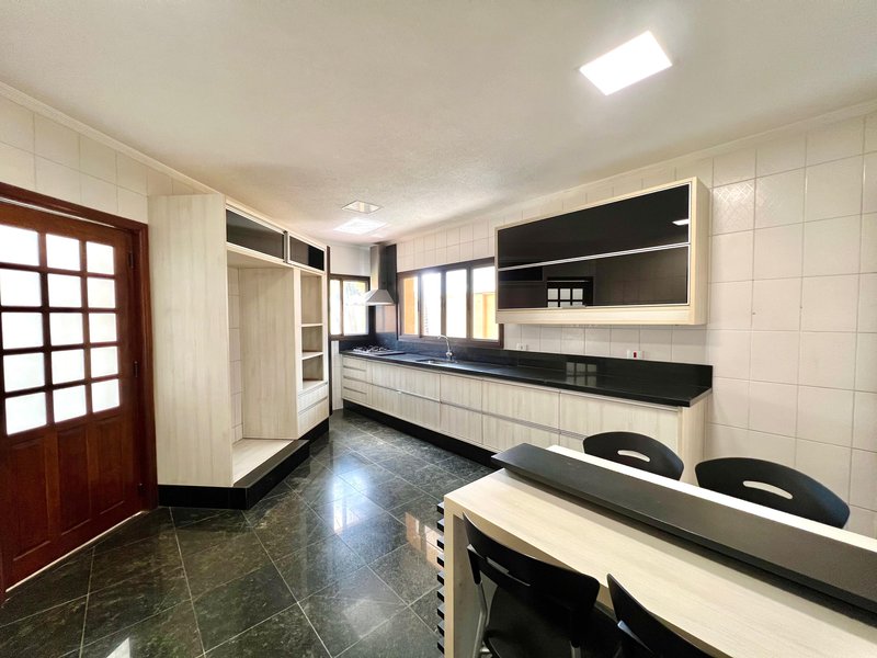 Melville - Casa Sensacional com Excelente localização Rua Ipê Santana de Parnaíba - 