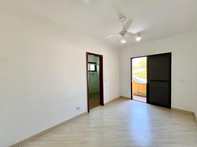 Melville - Casa Sensacional com Excelente localização Rua Ipê Santana de Parnaíba - 