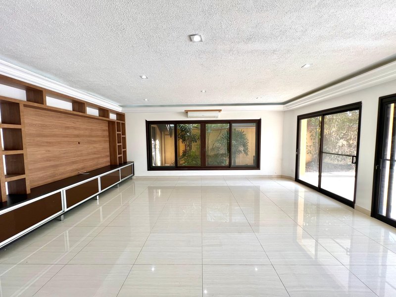Melville - Casa Sensacional com Excelente localização Rua Ipê Santana de Parnaíba - 