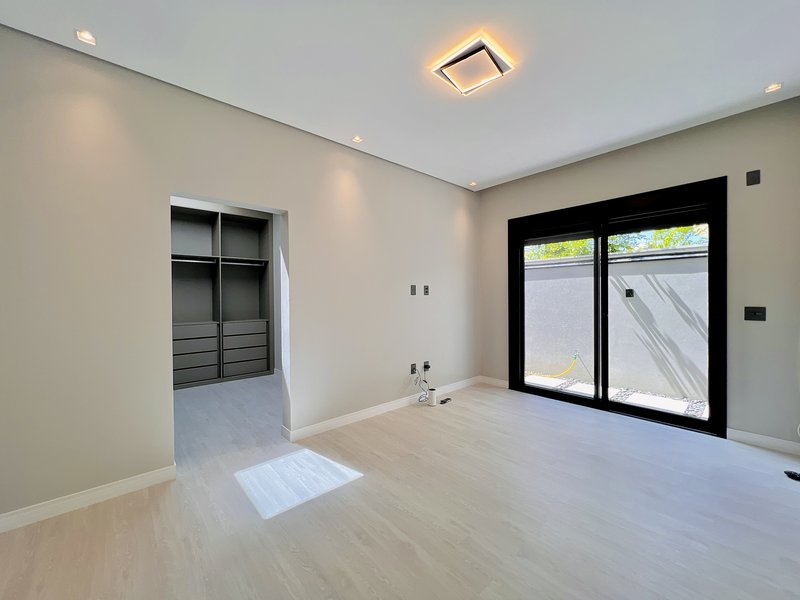 CASA TÉRREA COM MEZANINO E ELEVADOR EM ALPHAVILLE NOVA ESPLANADA 4 Alameda Grécia Votorantim - 