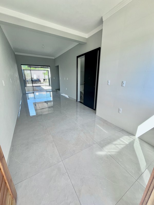 SOBRADO COM 1 SUITE MAIS 1 DORMITÓRIO NO CEDRO ALTO - Brusque - 