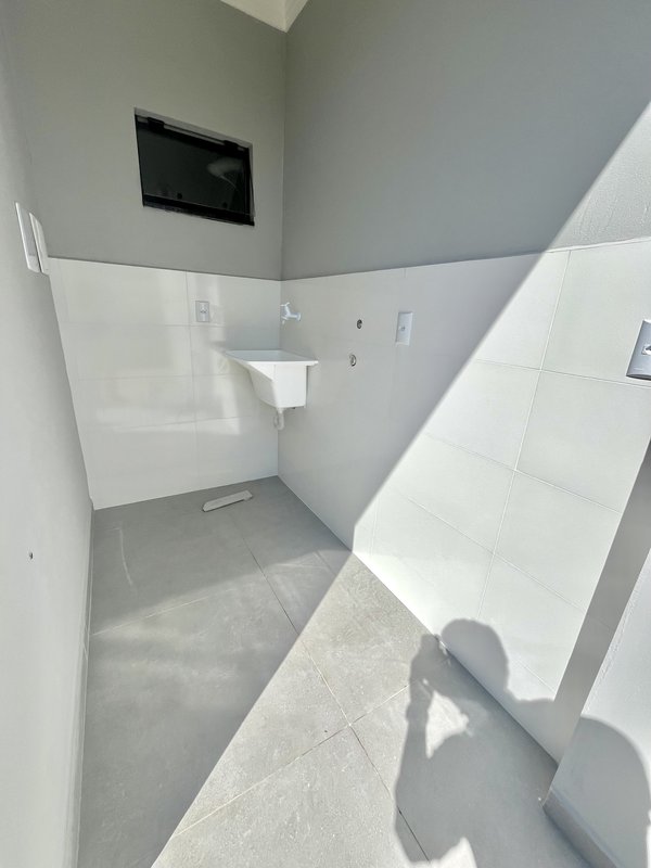SOBRADO COM 1 SUITE MAIS 1 DORMITÓRIO NO CEDRO ALTO - Brusque - 