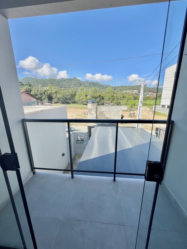 SOBRADO COM 1 SUITE MAIS 1 DORMITÓRIO NO CEDRO ALTO - Brusque - 