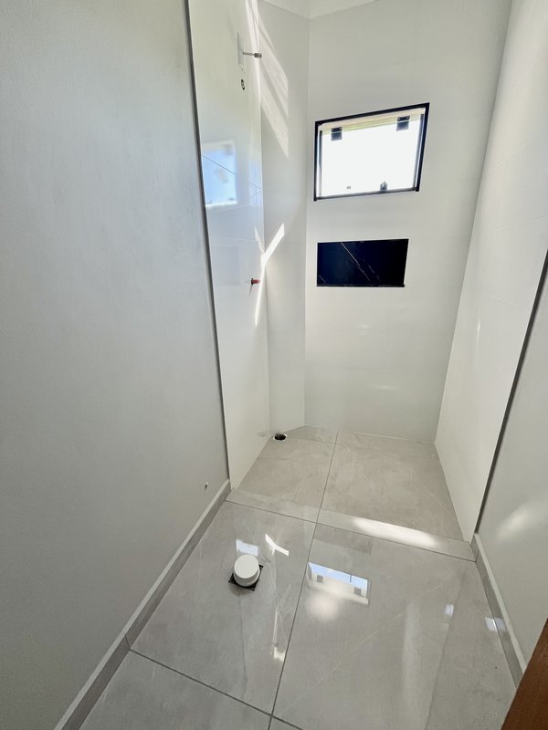 SOBRADO COM 1 SUITE MAIS 1 DORMITÓRIO NO CEDRO ALTO - Brusque - 