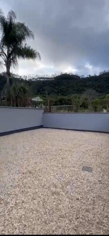 CASA COM 1 SUÍTE MAIS 2 DORMITÓRIOS NO LAGEADO - Guabiruba - 