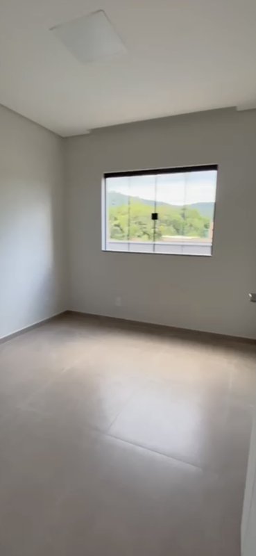 CASA COM 1 SUÍTE MAIS 2 DORMITÓRIOS NO LAGEADO - Guabiruba - 