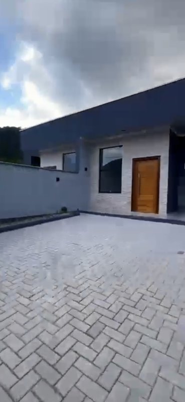 CASA COM 1 SUÍTE MAIS 2 DORMITÓRIOS NO LAGEADO - Guabiruba - 