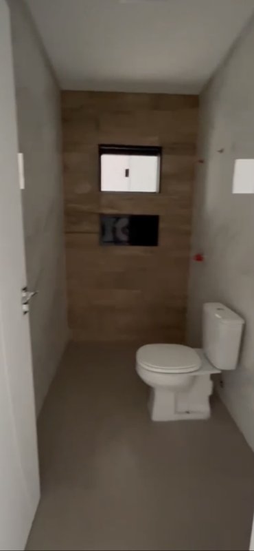 CASA COM 1 SUÍTE MAIS 2 DORMITÓRIOS NO LAGEADO - Guabiruba - 