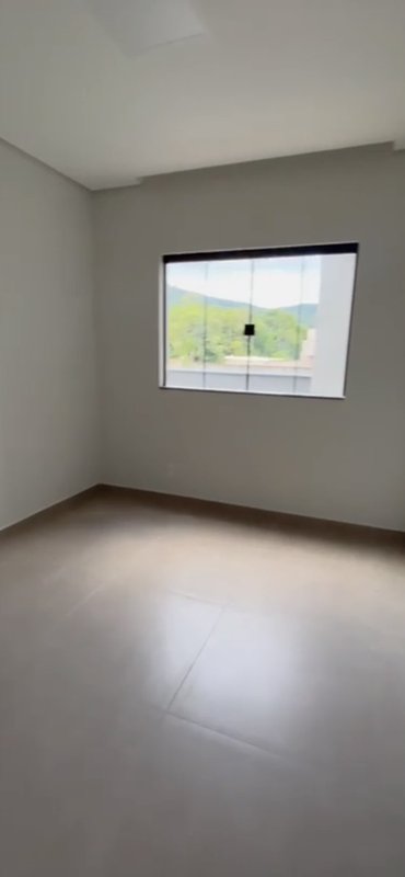 CASA COM 1 SUÍTE MAIS 2 DORMITÓRIOS NO LAGEADO - Guabiruba - 