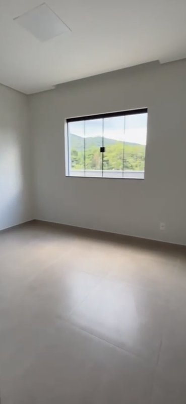CASA COM 1 SUÍTE MAIS 2 DORMITÓRIOS NO LAGEADO - Guabiruba - 