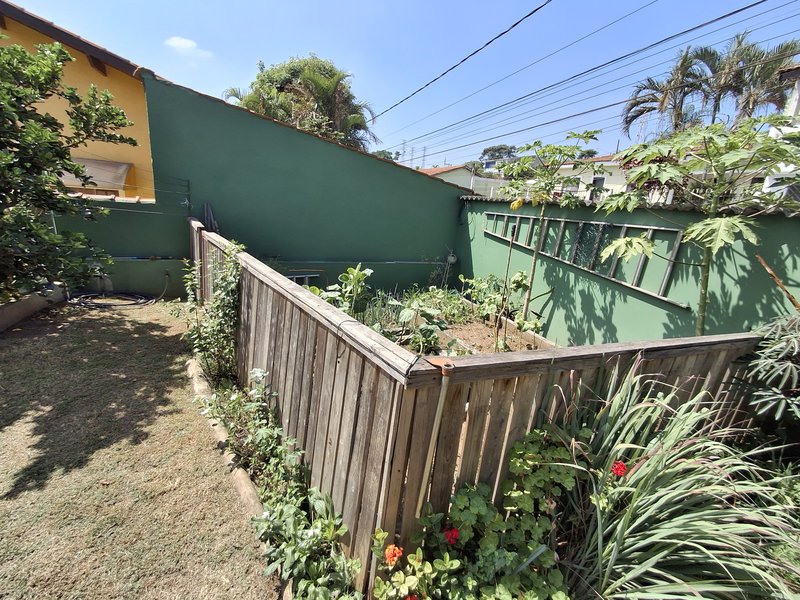 Linda Casa Térrea a Venda, ótima localização em Santana de Parnaiba - Santana de Parnaíba - 