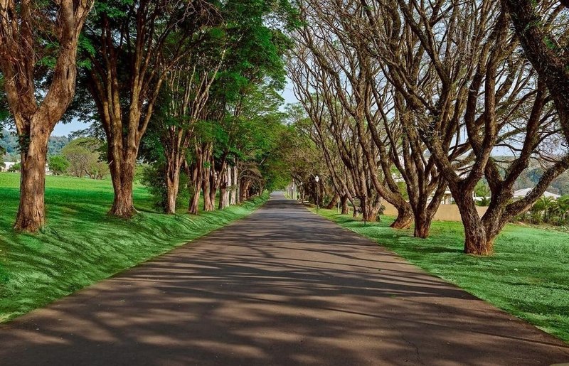Oportunidade de ouro terreno de 1.675 m² no Condomínio Serra Azul I ,  Confira ! Avenida Corporação Musical União dos Artistas Itu - 