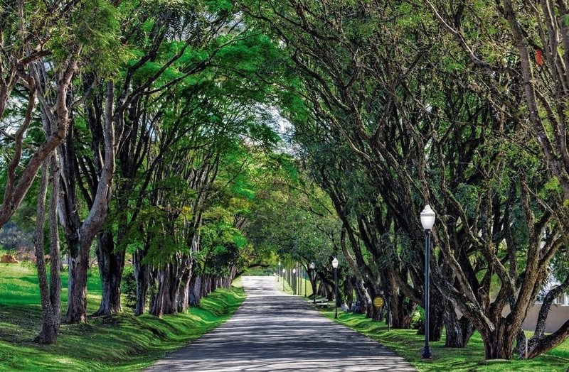 Oportunidade de ouro terreno de 1.675 m² no Condomínio Serra Azul I ,  Confira ! Avenida Corporação Musical União dos Artistas Itu - 