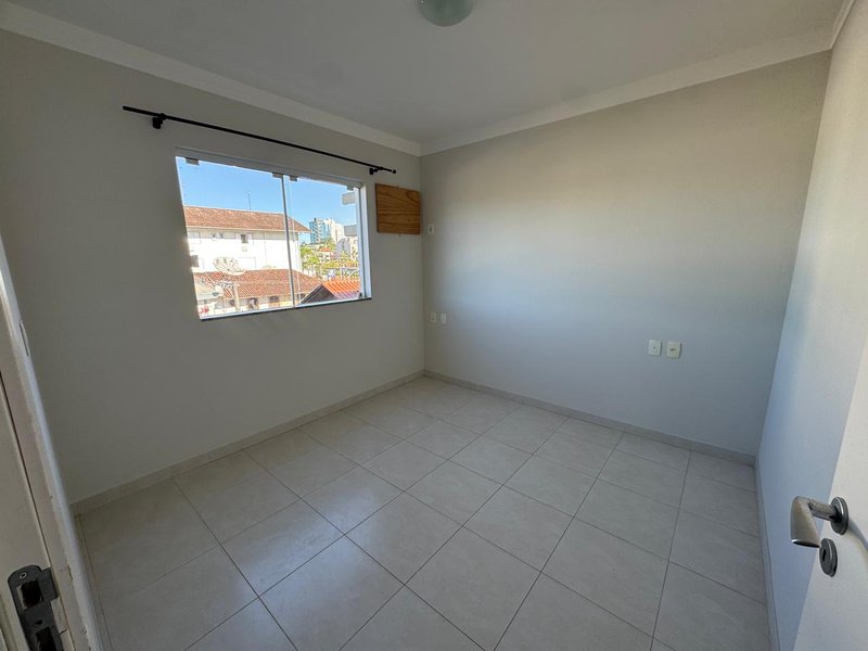 Apartamento de Fundos 2° andar - Timbó - 