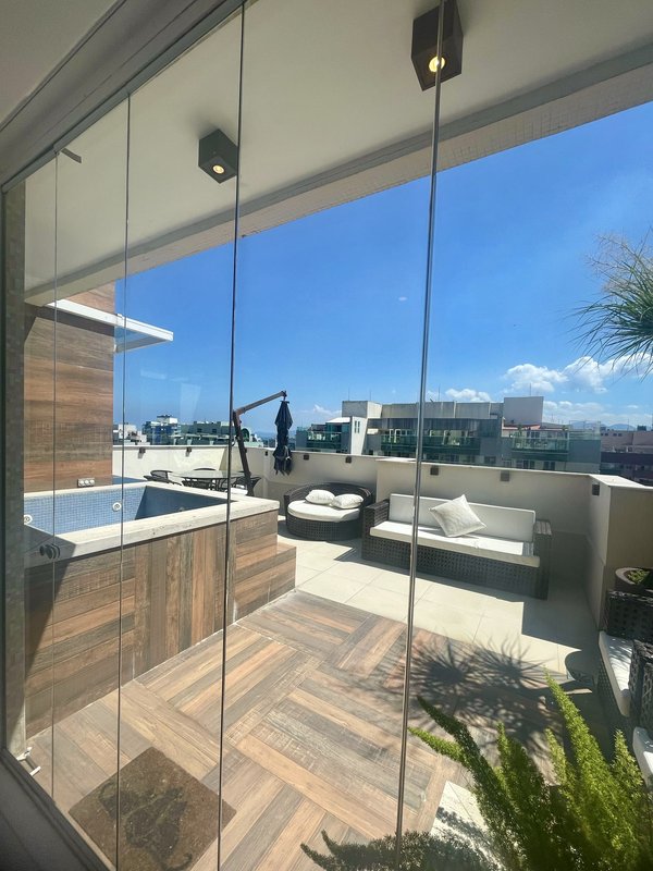 Belíssima Cobertura Triplex para locação na Barra da Tijuca - Rio de Janeiro - 
