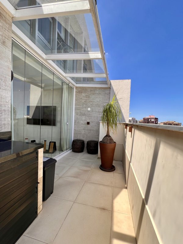 Belíssima Cobertura Triplex para locação na Barra da Tijuca - Rio de Janeiro - 