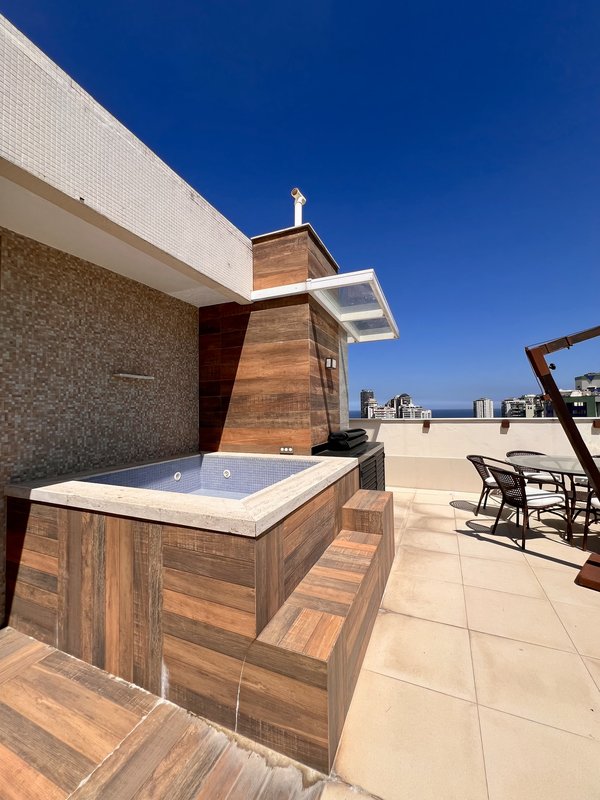 Belíssima Cobertura Triplex para locação na Barra da Tijuca - Rio de Janeiro - 