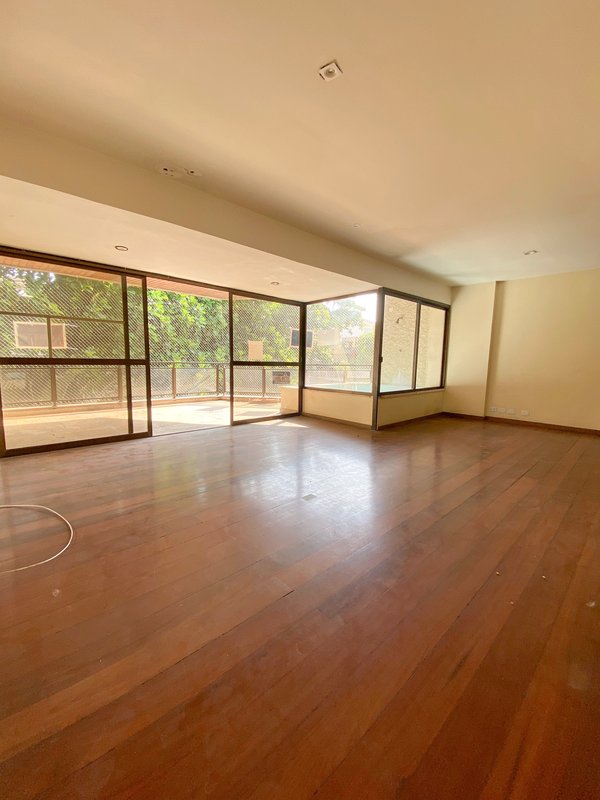 Apartamento com varanda e piscina privativa na Afonso Reidy - Rio de Janeiro - 