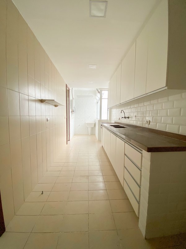 Apartamento com varanda e piscina privativa na Afonso Reidy - Rio de Janeiro - 