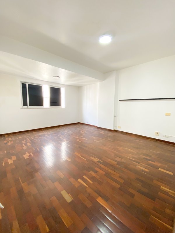 Apartamento com varanda e piscina privativa na Afonso Reidy - Rio de Janeiro - 