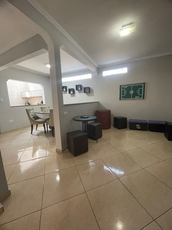 Lindo Sobrado na Vila Lavínia com 03 dormitórios, 02 suítes, churrasqueira e garagem - Mogi das Cruzes - 