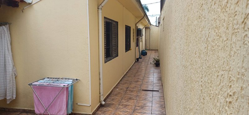 Casa Mobiliada de 03 Dormitórios e Suíte no Maracanã Praia Grande  Avenida Anita Barrella Praia Grande - 