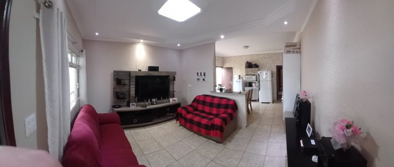 Casa Mobiliada de 03 Dormitórios e Suíte no Maracanã Praia Grande  Avenida Anita Barrella Praia Grande - 