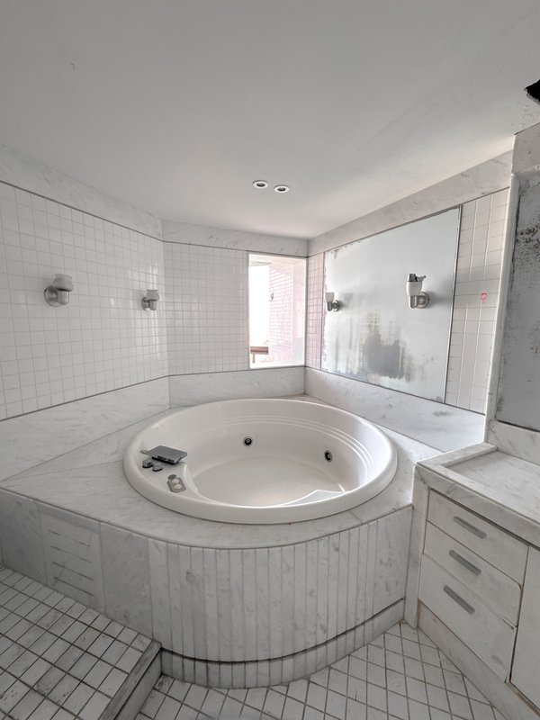 Apartamento à venda com 4 quartos sendo 4 suíte, 335m², 2.100.000,00 Praça Professor Fleming Recife - 