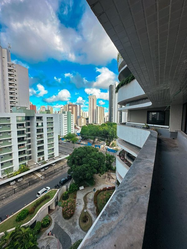Apartamento à venda com 4 quartos sendo 2 suites, 254m² área útil por R$ 1.150.000,00 Rua Isaac Salazar Recife - 