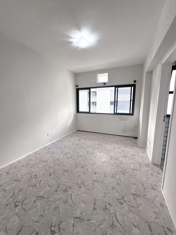 Apartamento à venda com 4 quartos sendo 2 suites, 254m² área útil por R$ 1.150.000,00 Rua Isaac Salazar Recife - 