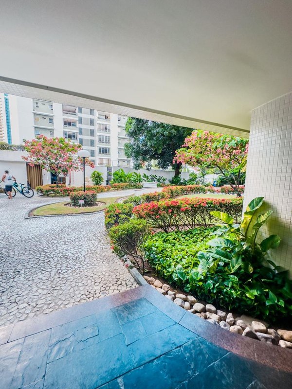 Apartamento à venda com 4 quartos sendo 2 suites, 254m² área útil por R$ 1.150.000,00 Rua Isaac Salazar Recife - 