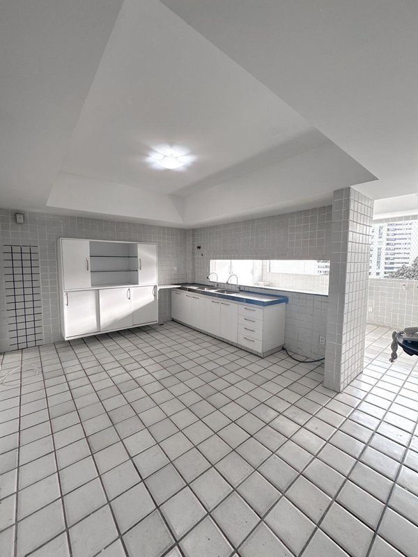 Apartamento à venda com 4 quartos sendo 2 suites, 254m² área útil por R$ 1.150.000,00 Rua Isaac Salazar Recife - 