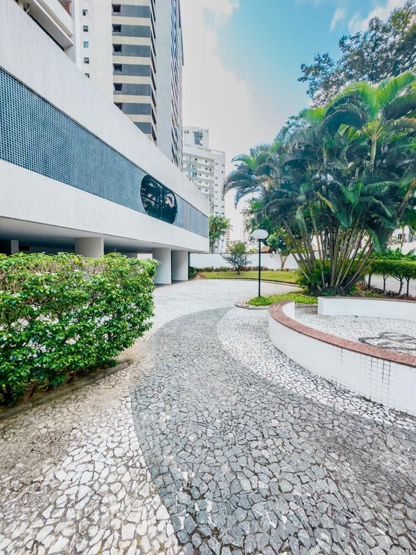 Apartamento à venda com 4 quartos sendo 2 suites, 254m² área útil por R$ 1.150.000,00 Rua Isaac Salazar Recife - 