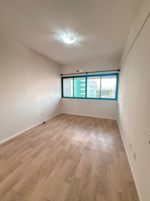 Apartamento à venda com 4 quartos sendo 2 suites, 254m² área útil por R$ 1.150.000,00 Rua Isaac Salazar Recife - 