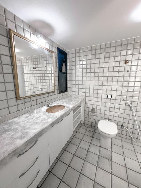 Apartamento à venda com 4 quartos sendo 2 suites, 254m² área útil por R$ 1.150.000,00 Rua Isaac Salazar Recife - 