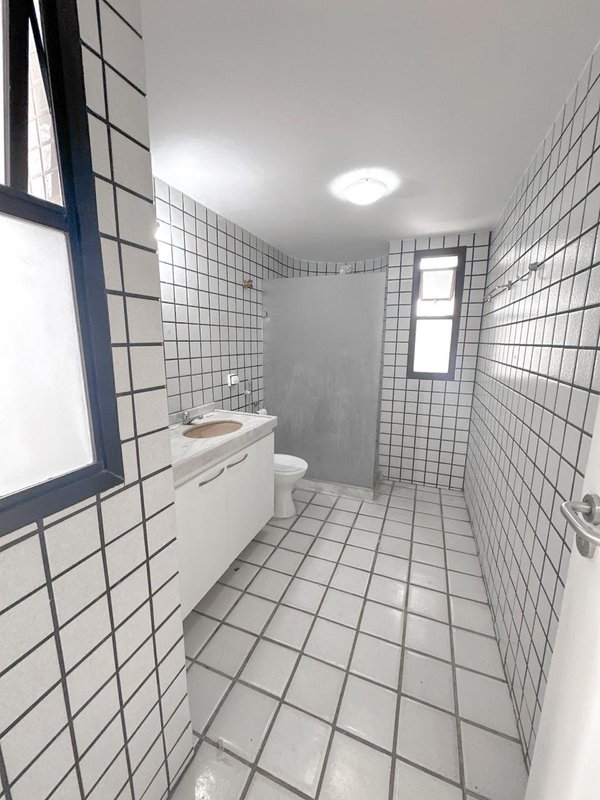 Apartamento à venda com 4 quartos sendo 2 suites, 254m² área útil por R$ 1.150.000,00 Rua Isaac Salazar Recife - 