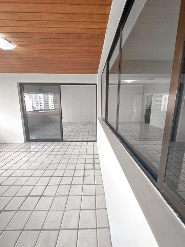 Apartamento à venda com 4 quartos sendo 2 suites, 254m² área útil por R$ 1.150.000,00 Rua Isaac Salazar Recife - 