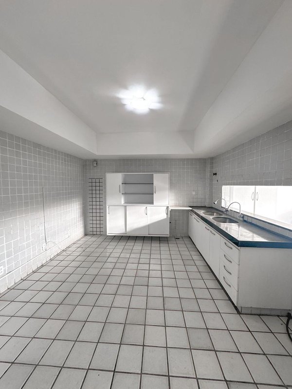 Apartamento à venda com 4 quartos sendo 2 suites, 254m² área útil por R$ 1.150.000,00 Rua Isaac Salazar Recife - 