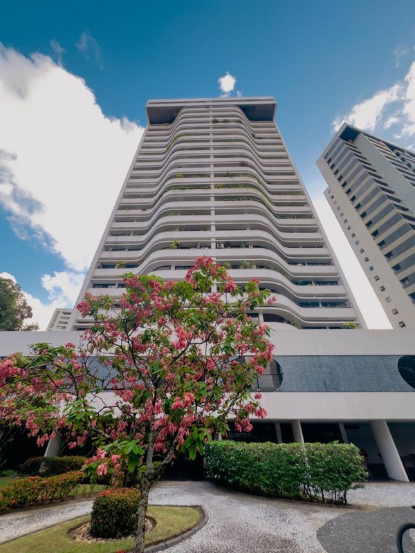 Apartamento à venda com 4 quartos sendo 2 suites, 254m² área útil por R$ 1.150.000,00 Rua Isaac Salazar Recife - 