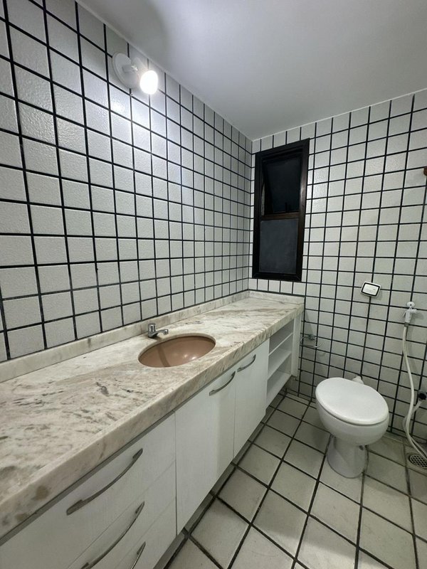 Apartamento à venda com 4 quartos sendo 2 suites, 254m² área útil por R$ 1.150.000,00 Rua Isaac Salazar Recife - 
