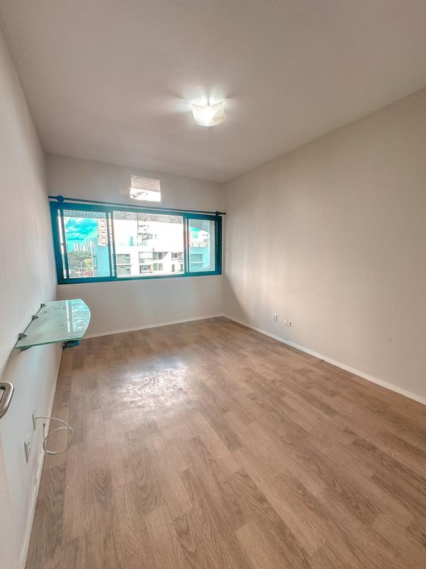 Apartamento à venda com 4 quartos sendo 2 suites, 254m² área útil por R$ 1.150.000,00 Rua Isaac Salazar Recife - 