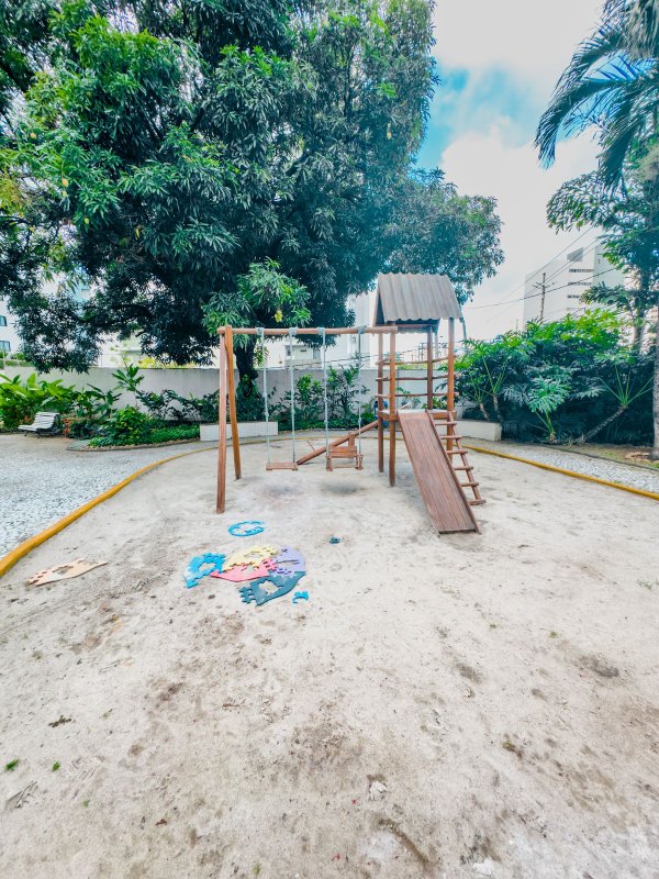 Apartamento à venda com 4 quartos sendo 2 suites, 254m² área útil por R$ 1.150.000,00 Rua Isaac Salazar Recife - 