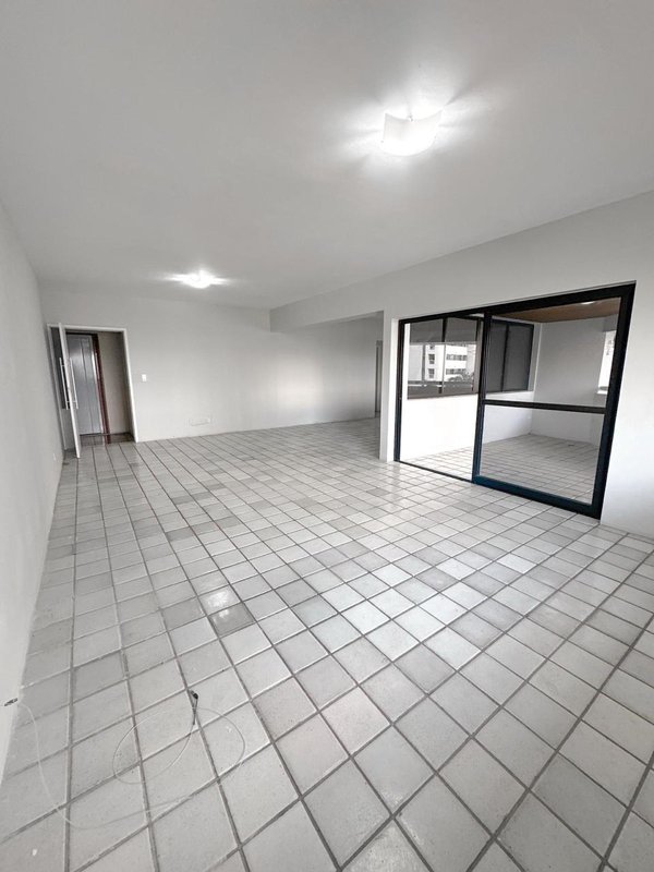 Apartamento à venda com 4 quartos sendo 2 suites, 254m² área útil por R$ 1.150.000,00 Rua Isaac Salazar Recife - 