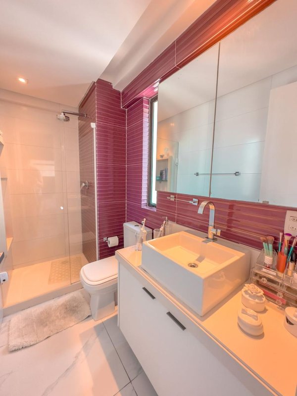 Apartamento à venda com 4 quartos sendo 3 suites, 136m² área útil por R$ 1.600.000,00 Rua Luiz de Faria Barbosa Recife - 